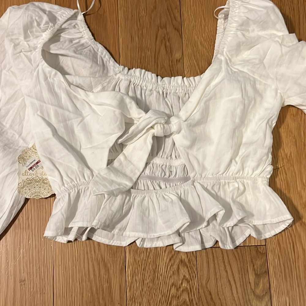 Cute tie back crop top - Picture 2 of 2